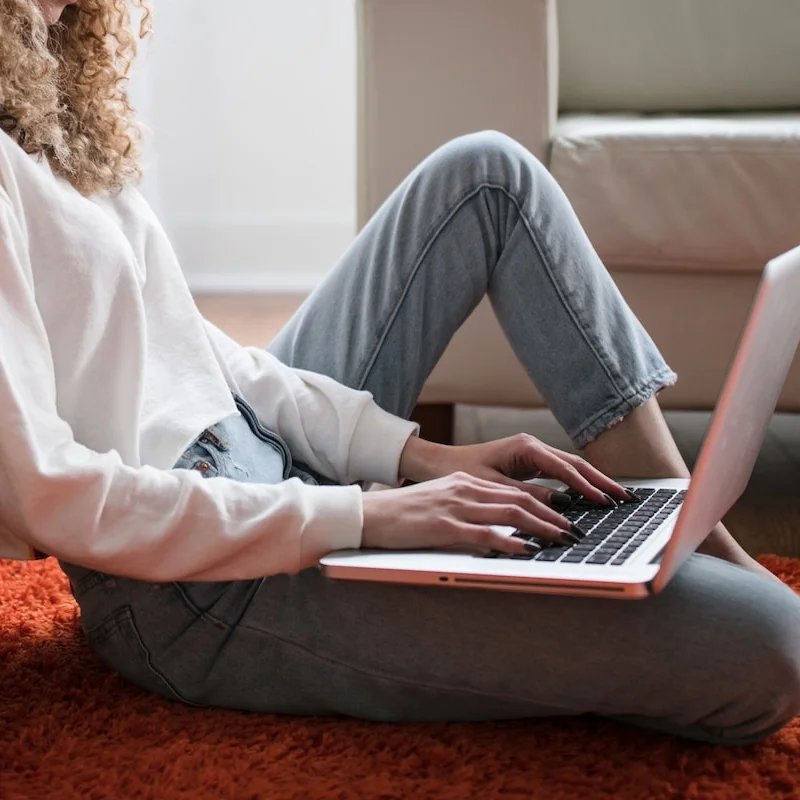 Writing an online review for Karrianna Flooring